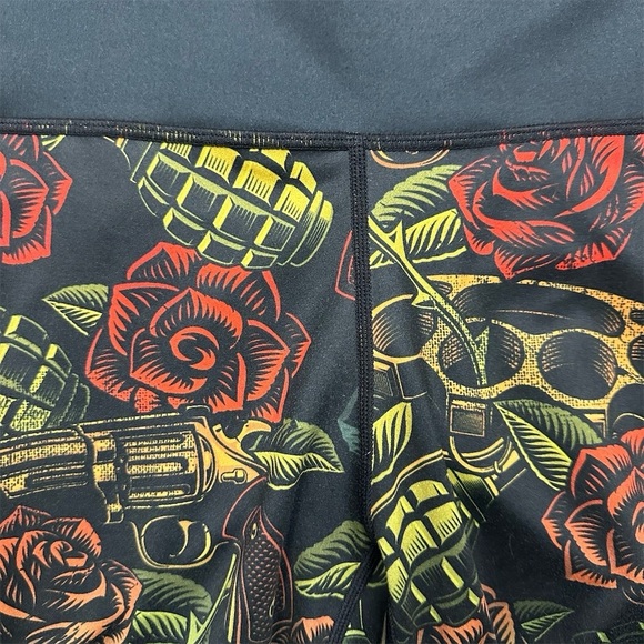 Constantly Varied Gear 7” Workout Shorts Womens Size M Dressed to Kill - Picture 2 of 7